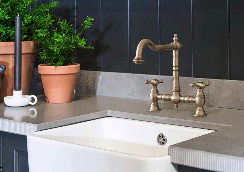 PB Νοσταλγική Γέφυρα Κουζίνας Μπρονζέ βρύση με γωνιακή ροή και αστέρια PBN.BRO.H.ST