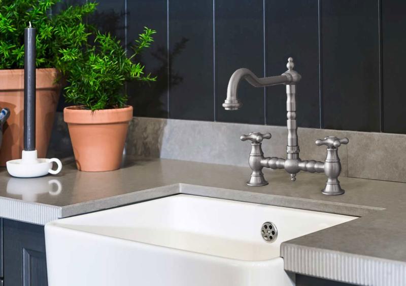 PB Νοσταλγική Βρύση Κουζίνας Γέφυρας Ανοξείδωτο Ατσάλι με γωνιακή ροή και αστέρια κουμπιά PBN.RVS.H.ST