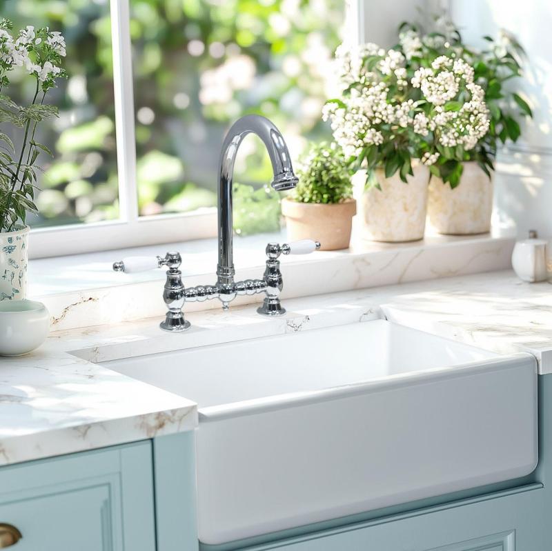 PB Νοσταλγική Μπαταρία Κουζίνας Γέφυρας Χρωμίου με στρογγυλή ροή και λευκές λαβές PBN.CHR.R.WH