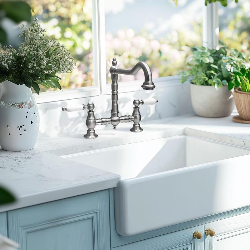 PB Νοσταλγική Γέφυρα Κουζίνας από Ανοξείδωτο Ατσάλι με Γωνιακή Ροή και Λευκές Λαβές PBN.RVS.H.WH