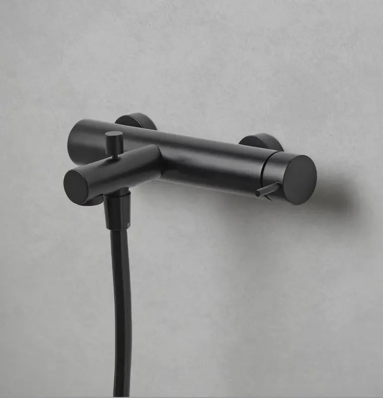 Waterevolution Flow μπαταρία μπάνιου με σετ χειροκίνητου ντους μαύρο ματ T130PR