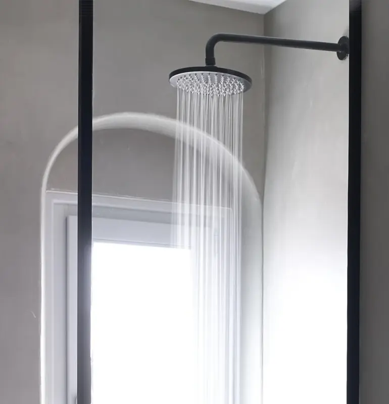 Waterevolution Flow κεφαλή ντους 200 mm με σύνδεση τοίχου μαύρο ματ T1641PR