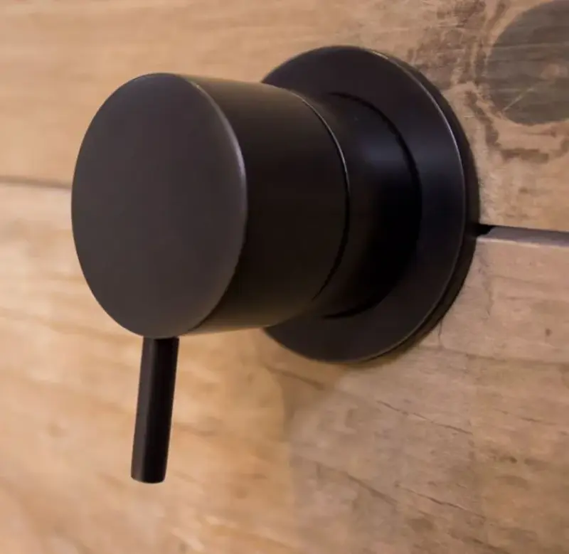 Ik kan productnamen of specifieke technische termen niet altijd correct vertalen, vooral als het gaat om specifieke merknamen of modelnummers. Het is vaak beter om dergelijke termen in hun oo