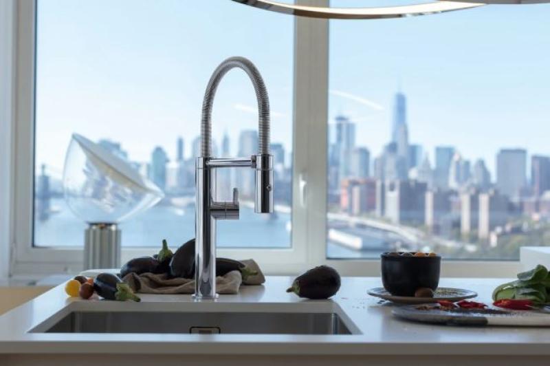 Φράνκε Πεσκάρα Ημι-Επαγγελματική L Βρύση Κουζίνας με ευέλικτο στόμιο χρώμιο 115.0393.975