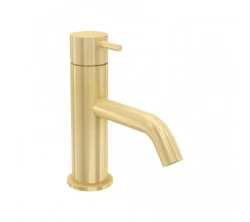 Η μετάφραση van de tekst naar het Grieks zou zijn: Βρύση νιπτήρα Waterevolution Flow PVD light gold T1101AWGE.