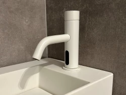 Ηλεκτρονική βρύση νιπτήρα Waterevolution Flow με υπέρυθρο αισθητήρα, 230 volt, ματ λευκό, T110EEBR.