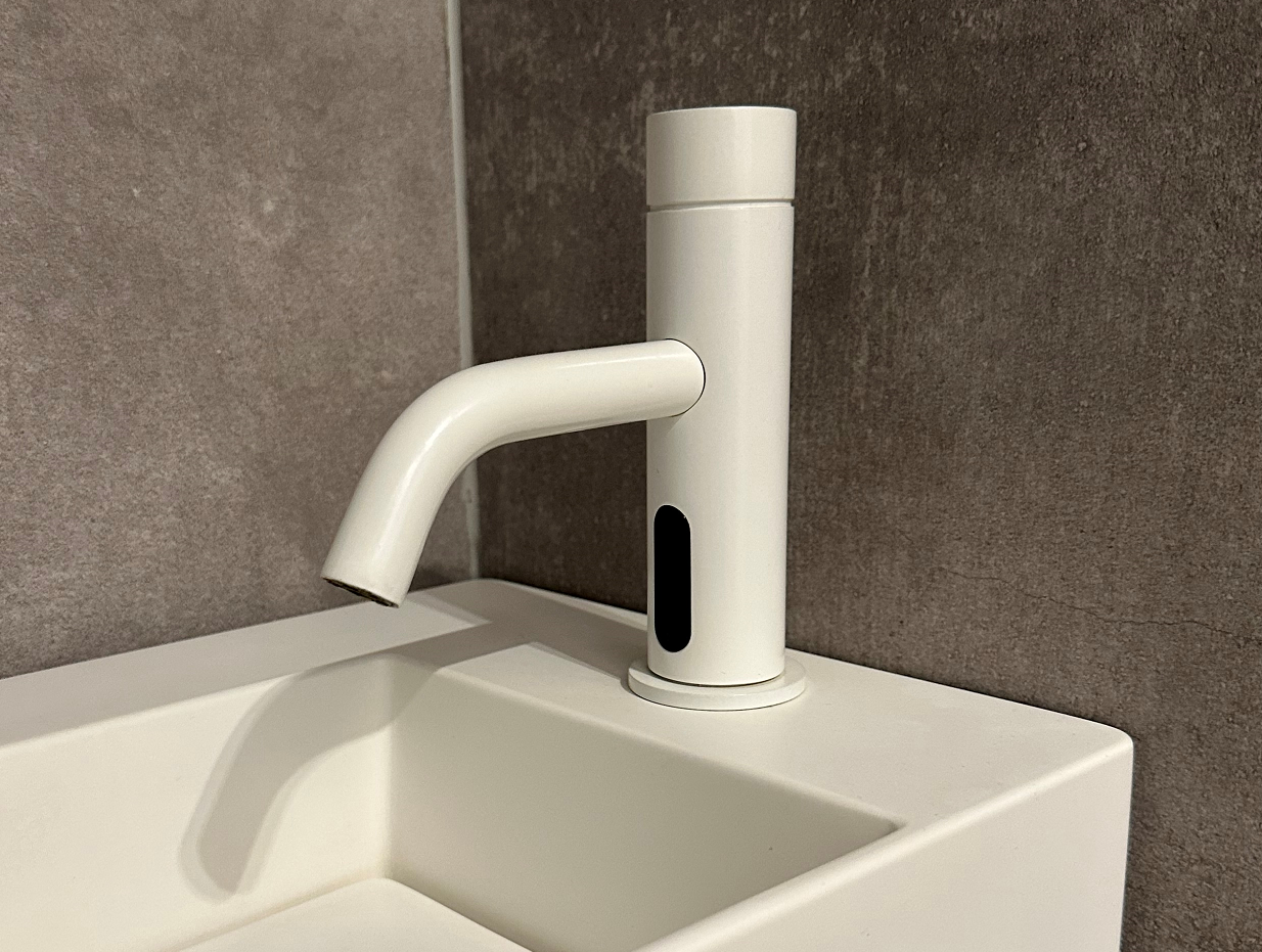 Ηλεκτρονική βρύση νιπτήρα Waterevolution Flow με υπέρυθρο αισθητήρα, 230 volt, ματ λευκό, T110EEBR.