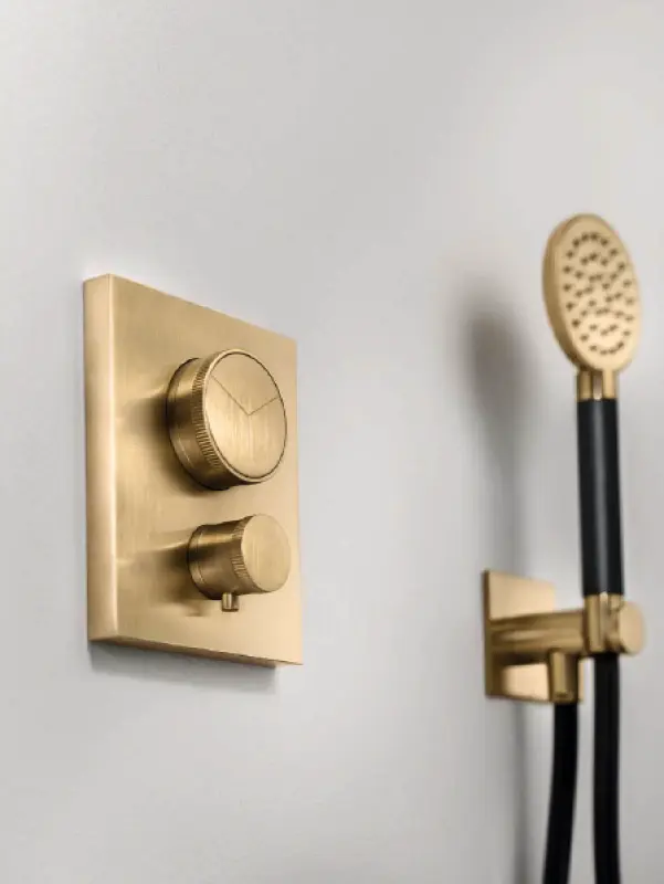 SB Rubinetterie Universale σετ χειροκίνητου ντους με σωλήνα και άγκιστρο τοίχου, βουρτσισμένο ορείχαλκο χρυσό PVD 1208953551