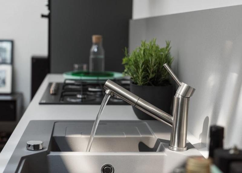 Φράνκε Orbit συμπαγής βρύση κουζίνας από ανοξείδωτο ατσάλι με εκτεινόμενο στόμιο inox 115.0569.461.