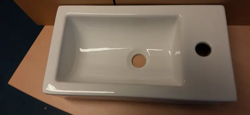 OUTLET Blusani Κρουνός « Flow » σε γυαλιστερό λευκό κεραμικό, δεξιά, 45x26x13 εκ.