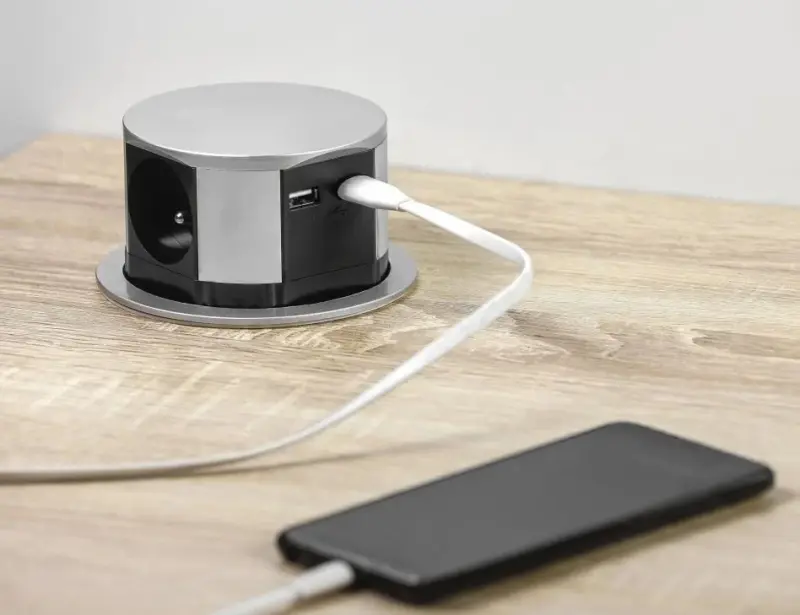 Indux Push αναδυόμενη γείωση ασημένιας κουζίνας σε εργασιακό πάγκο με 3 πρίζες και 2 x USB 1208957411