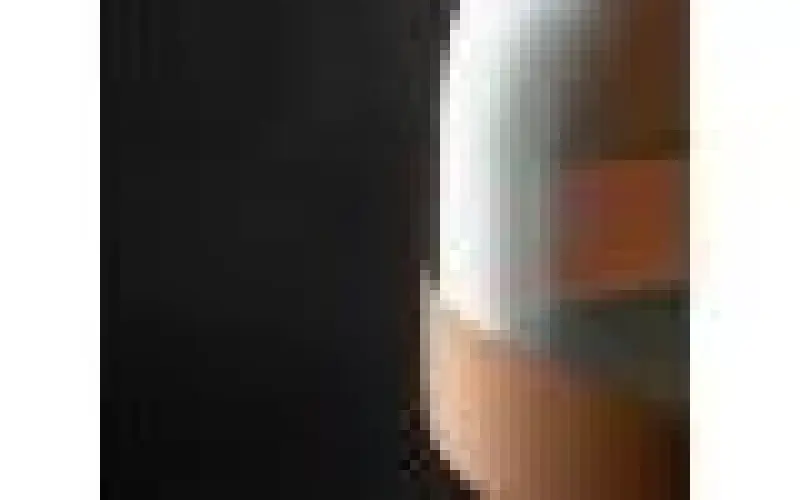 Διακοσμητικό Lati κυλινδρικό κρεμαστό φωτιστικό από κεχριμπαρένιο γυαλί διάμετρος 23,5 εκ. 7146