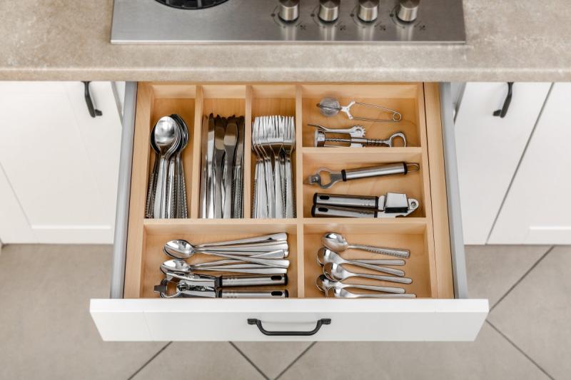 Διακοσμητική θήκη μαχαιροπίρουνων Cutle για την κουζίνα, ρυθμιζόμενο ένθετο για ντουλάπια 600-1000mm 1208966291