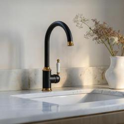 Quadri Εργαστήριο Κλασική Νοσταλγική Μαύρη με PVD Χάλκινο Φινίρισμα Βρύση Κουζίνας με Κεραμική Λαβή 1208967723