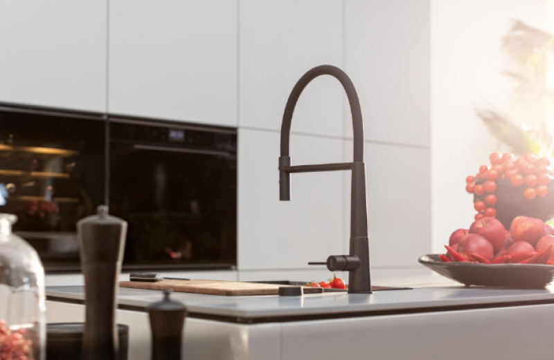 Φράνκε Ίκον Μίκτης Κουζίνας με Μία Λαβή και Ευέλικτο Ντους Χειρός, Μαύρο 115.0690.598