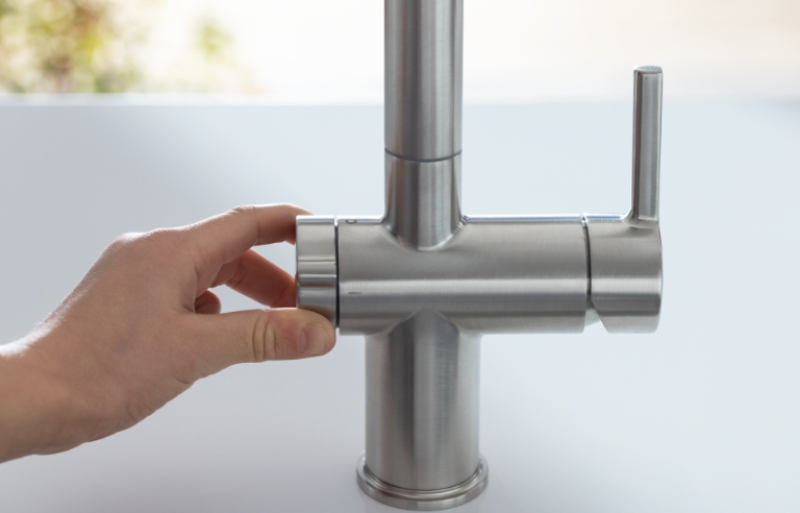 Φράνκε Active Twist Μίκτης Μονού Χειριστηρίου Ανοξείδωτος Χάλυβας με Αποσπώμενη Ροή και Ενσωματωμένο Χειρισμό Αποχέτευσης 115.0653.505