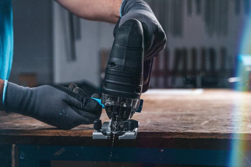 HÖGERT σέγα μπαταρίας, 18V, λαβή κατά των κραδασμών - χωρίς μπαταρία