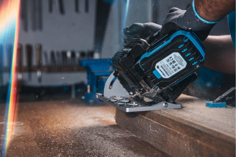 HÖGERT ασύρματο δισκοπρίονο, 18V, χωρίς μπαταρία, υποδοχή για σκούπα σκόνης