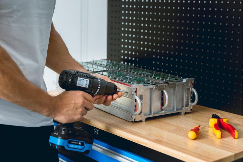 HÖGERT δραπανοκατσάβιδο 18V, σετ με μπαταρία, φορτιστή, θήκη μπιτ, θήκη τρυπανιών