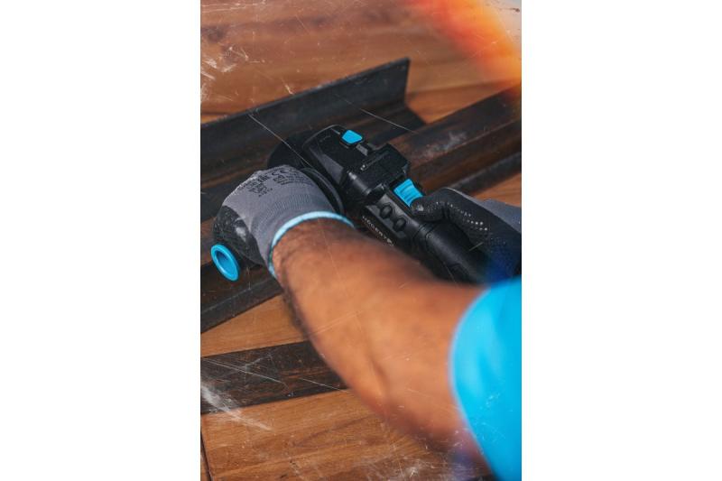 HÖGERT Ασύρματος γωνιακός τροχός με διακόπτη πεντάλ, 125MM, 18V, σετ με μπαταρία, φορτιστή, αξεσουάρ