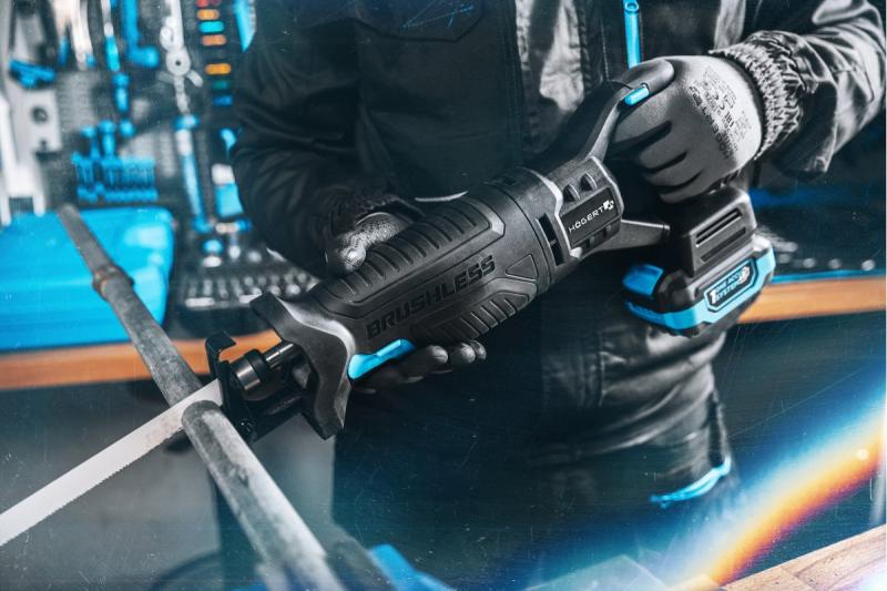 Σετ επαναφορτιζόμενου πριονιού HÖGERT, 18V, χωρίς ψήκτρες, μπαταρία, φορτιστής, αξεσουάρ.