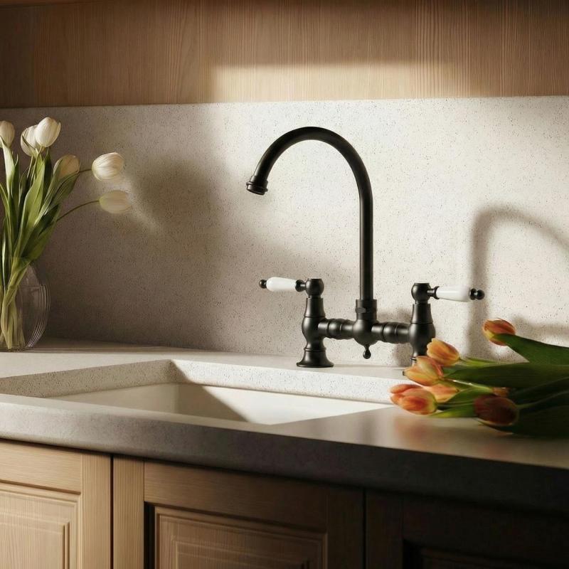 Aquanello Heritage Manor Κλασική κουζίνα, νοσταλγική βρύση κουζίνας σε μαύρο χρώμα με λευκό μοχλό και στρογγυλό στόμιο BL-0011-HM