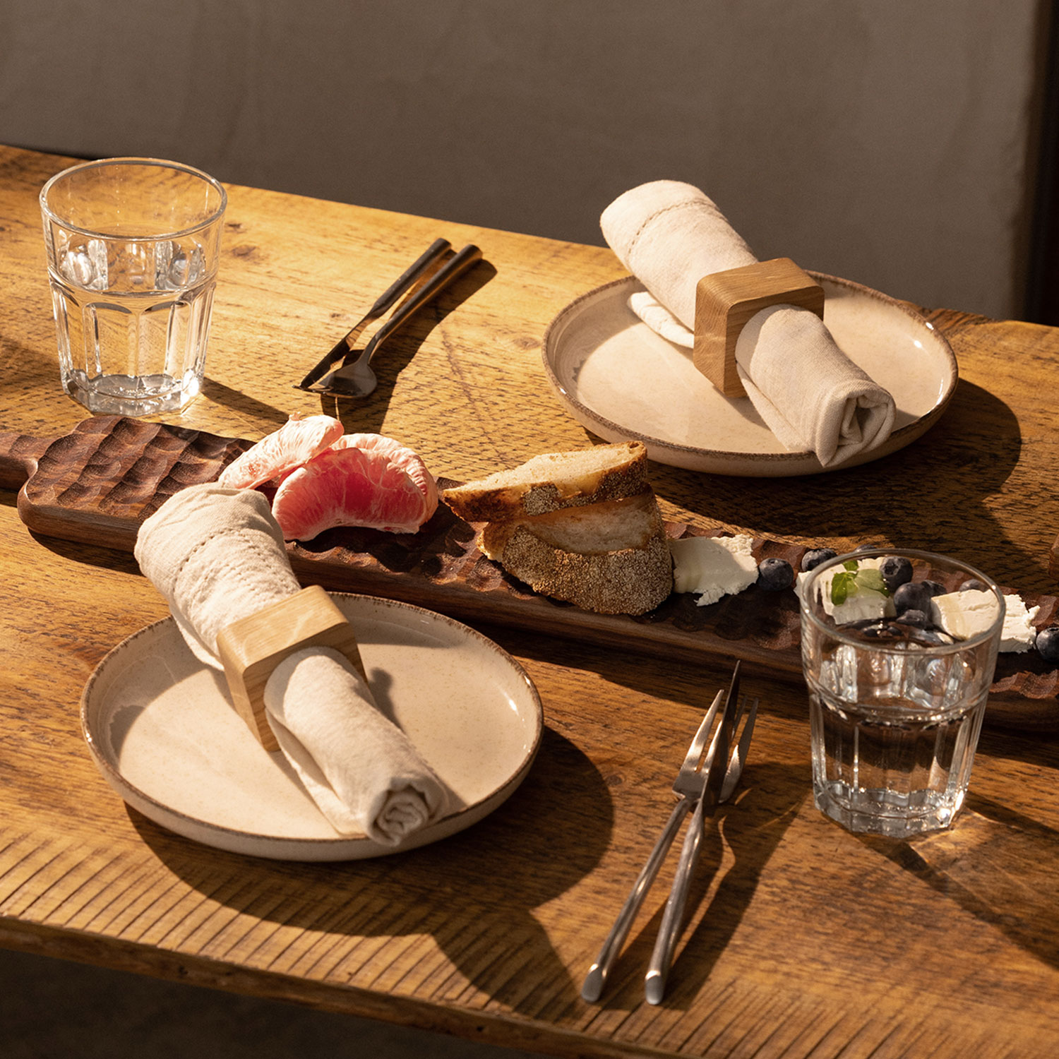 Από την προετοιμασία μέχρι το πάρτι: 8 αξεσουάρ κουζίνας που πραγματικά διευκολύνουν το μαγείρεμα των γιορτών